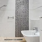 아파트 Hermitage Homes Tds